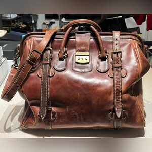 The J Peterman Company Gladstone vintage weekender